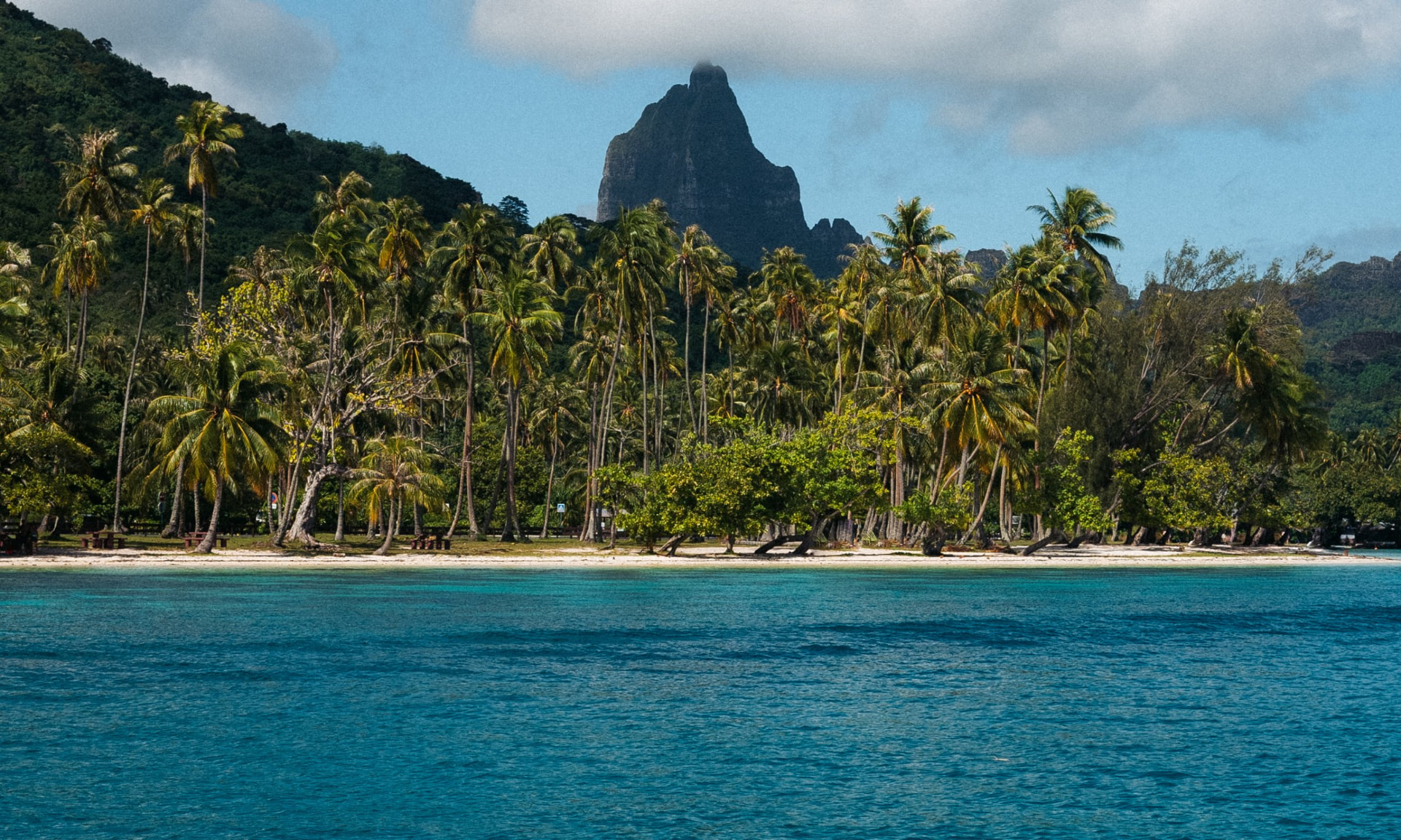 des voyageuses souriantes en bateau sur le lagon de Bora Bora