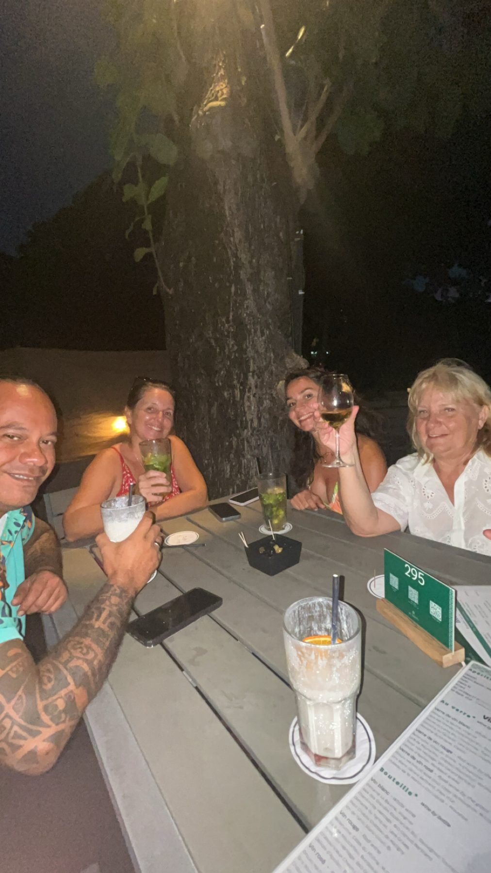 un soir de mai, entre nouveaux amis
